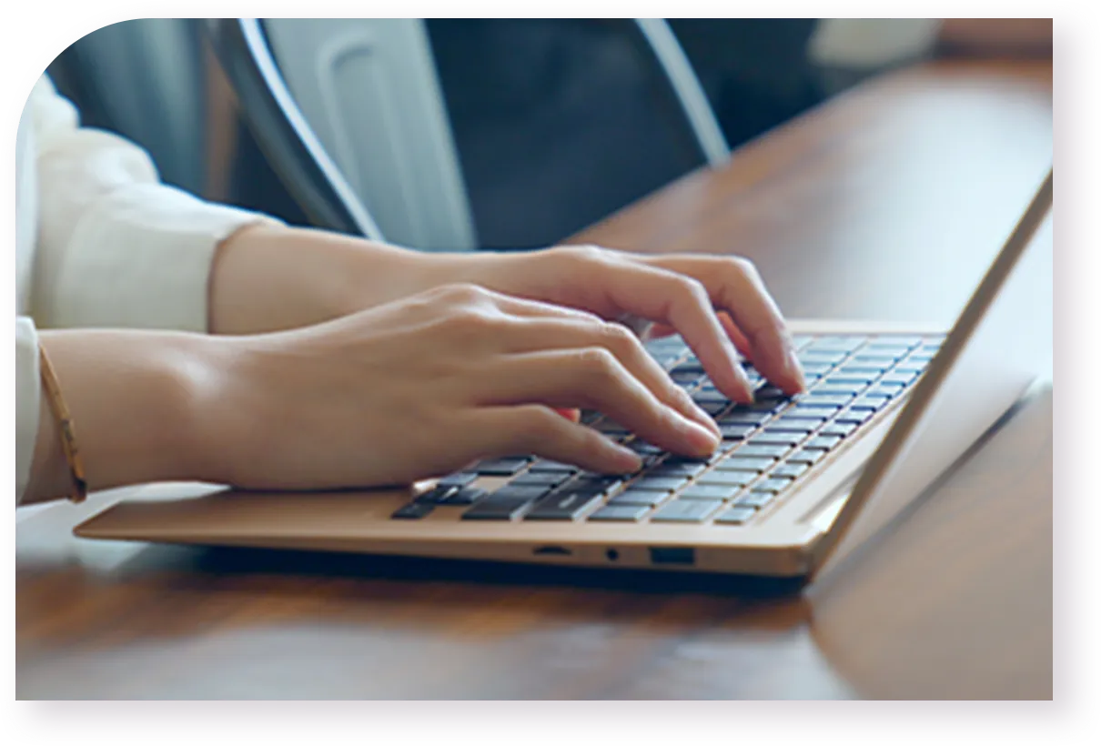 PCを操作する人